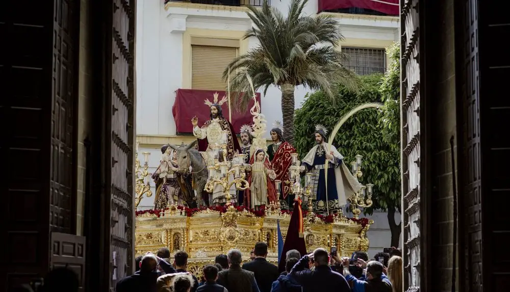 Descubre el consuelo de la Virgen de la Confortación en Jerez
