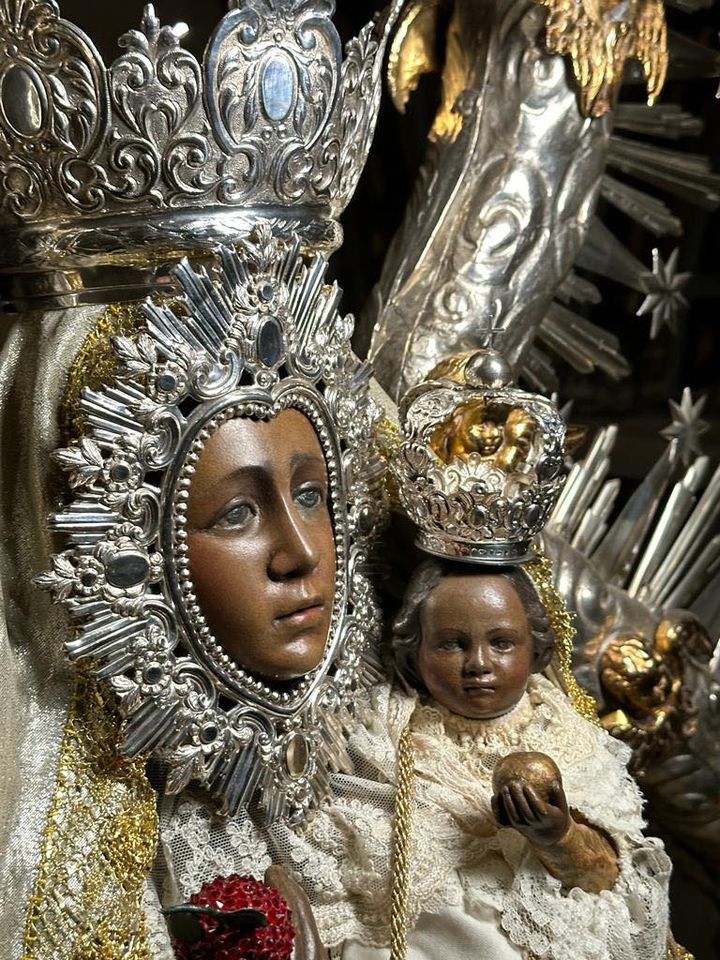 Descubre la belleza celestial de la Virgen de la Estrella en Jaén