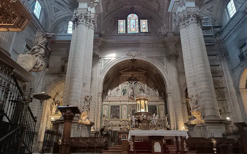 Descubre la belleza de la Basílica de Ordoña: un tesoro escondido