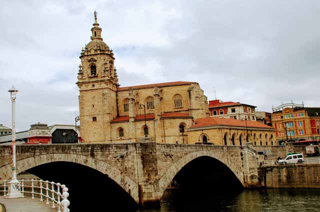 Descubre la belleza de la Iglesia de San Antón en Bilbao
