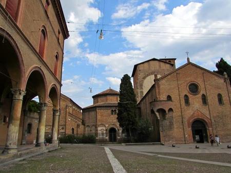 Descubre la belleza de la Iglesia de San Esteban en Bolonia