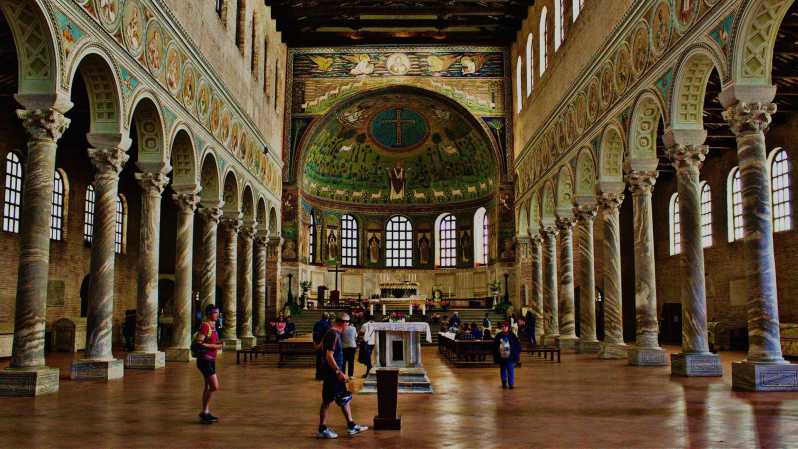 Descubre la belleza de la iglesia de San Francisco en Rimini