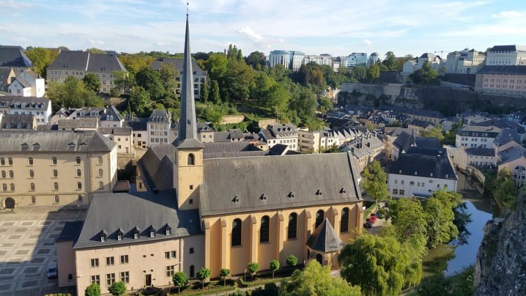Descubre la belleza de la iglesia de San Miguel en Luxemburgo