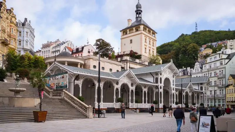 Descubre la belleza de la Iglesia de San Pedro y San Pablo en Karlovy Vary