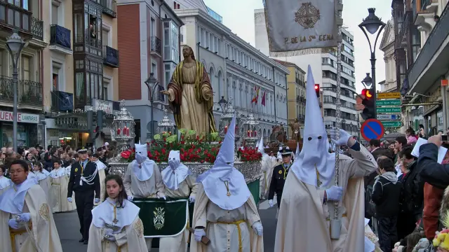Descubre la belleza de las procesiones en Burgos: Tradición y devoción en Semana Santa