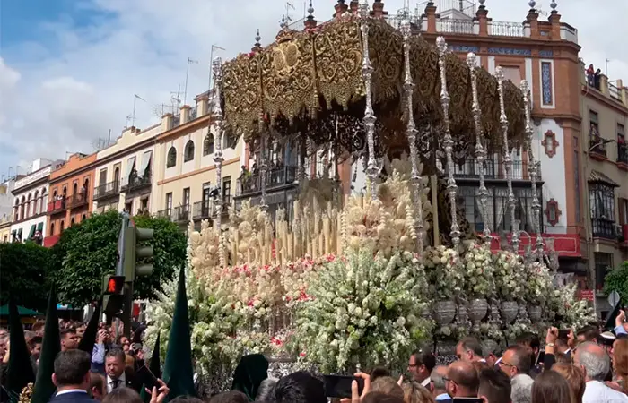 Descubre la belleza de las procesiones en el Puerto de Santa María