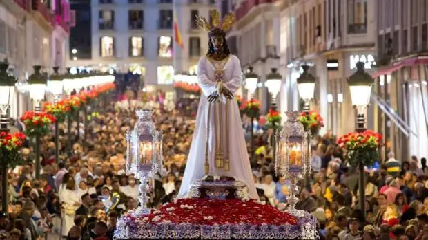 Descubre la belleza de las procesiones en Málaga: Tradición y devoción