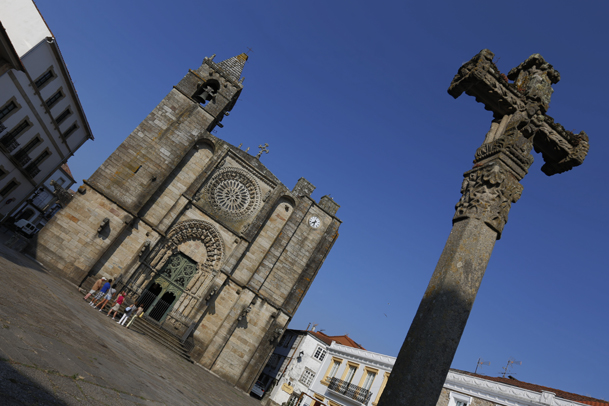 Descubre la belleza histórica de la Iglesia de San Martín de Noya