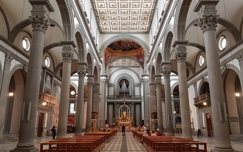 Descubre la belleza oculta del interior de la iglesia de San Lorenzo en Florencia