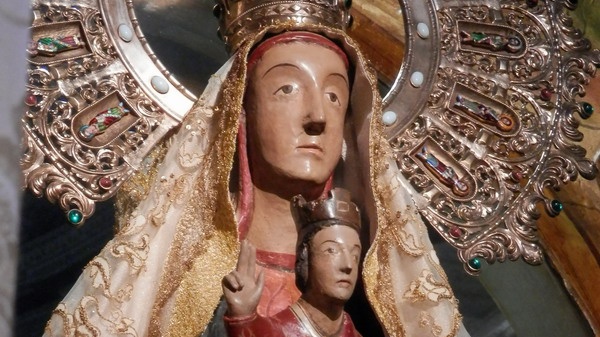 Descubre la belleza y devoción a la Virgen de Henar