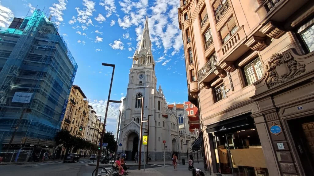 Descubre la belleza y la historia de la Iglesia de San José en Bilbao