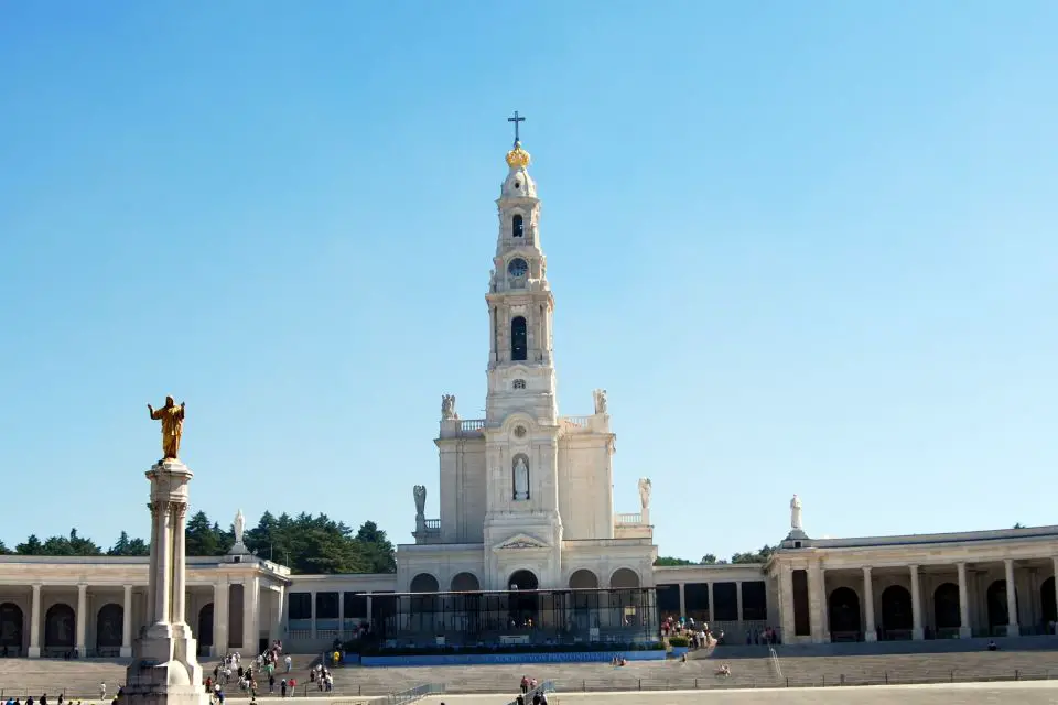 Descubre la Conexión Espiritual: La Virgen de Lourdes en Portugal