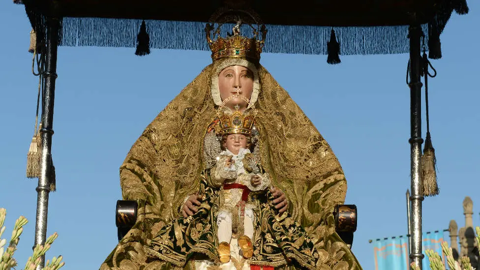 Descubre la devoción a la patrona de Sevilla capital