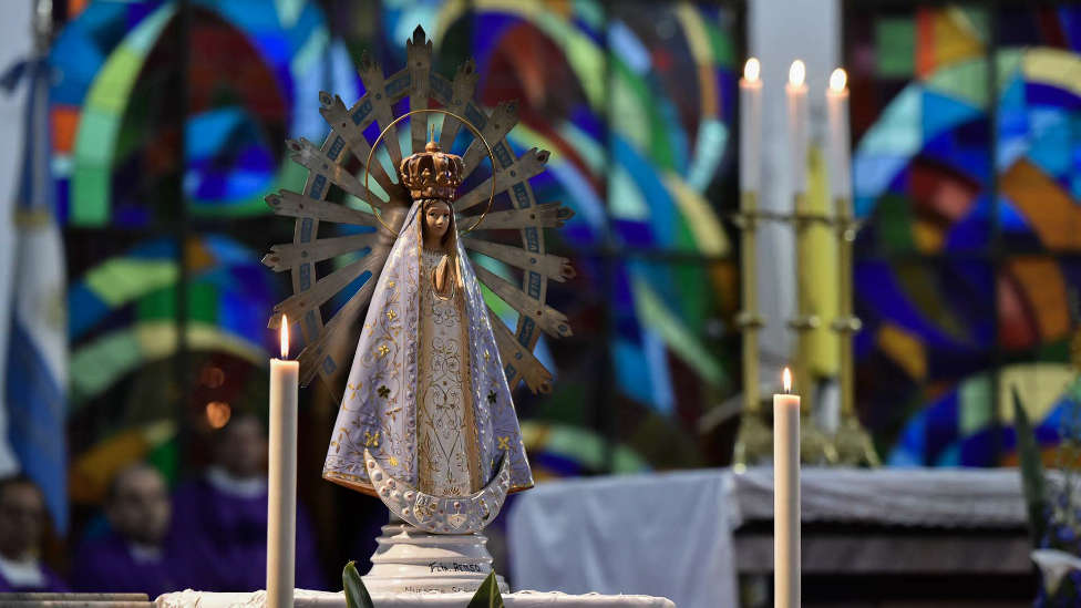 Descubre la devoción a la Virgen de la Villa: Historia y milagros