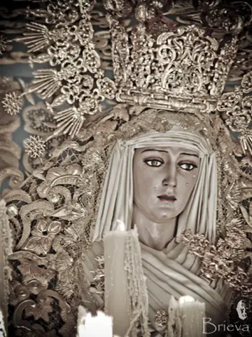 Descubre la devoción a la Virgen de las Lágrimas y Favores en Málaga