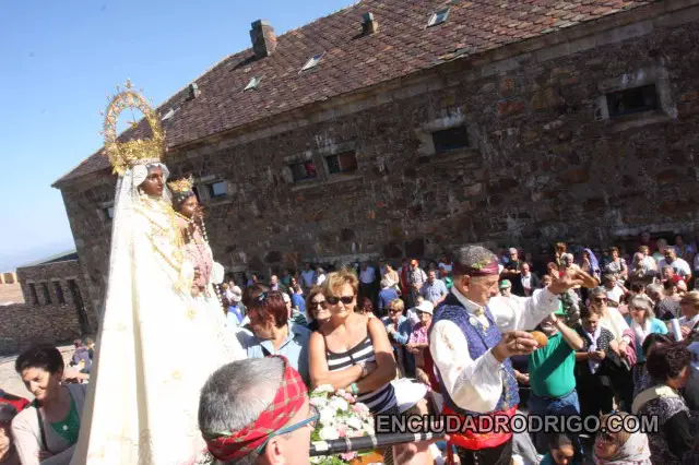 Descubre la devoción a la Virgen de Salamanca: Historia y milagros