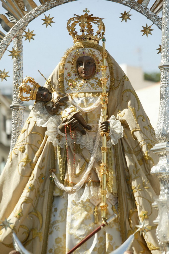 Descubre la devoción a la Virgen de Tenerife: Fe y milagros en la isla