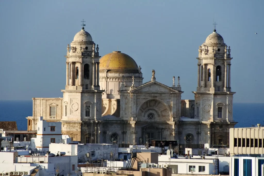 Descubre la Historia y Belleza de la Iglesia de San José en Cádiz