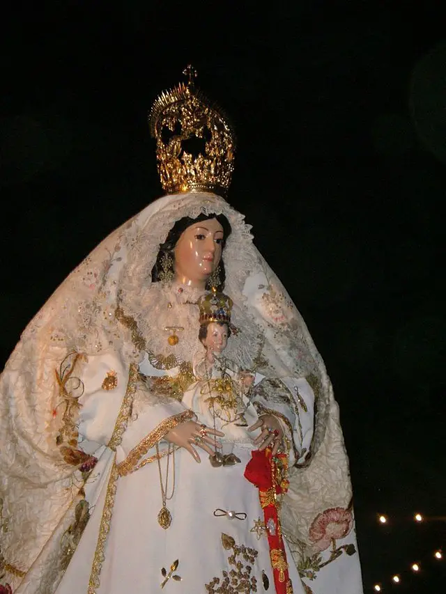 Descubre la historia y devoción a la Virgen de Escardiel