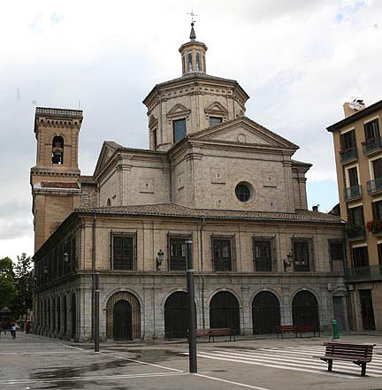 Descubre la Historia y Devoción en la Iglesia de San Fermín