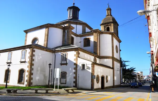Descubre la historia y la devoción en la iglesia de San Julián de Ferrol