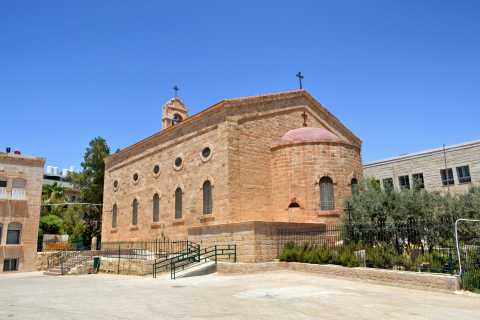 Descubre la Iglesia de San Jorge en Madaba: Tesoro histórico y espiritual