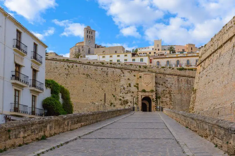 Descubre la magia de la Iglesia de San Telmo en Ibiza