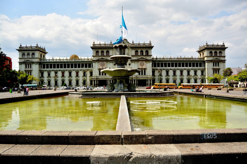 Descubre la Majestuosa Basílica de Esquipulas en Guatemala