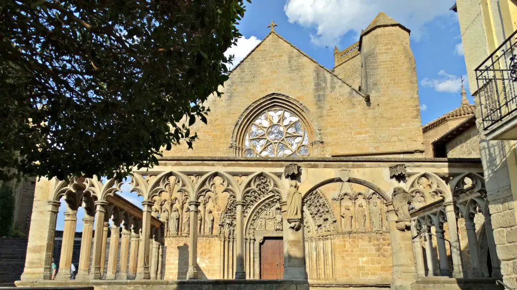 Descubre la majestuosa Basílica de la Vera Cruz: Reseñas que te sorprenderán