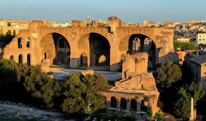 Descubre la majestuosa Basilica de Majencio: un tesoro histórico en Roma