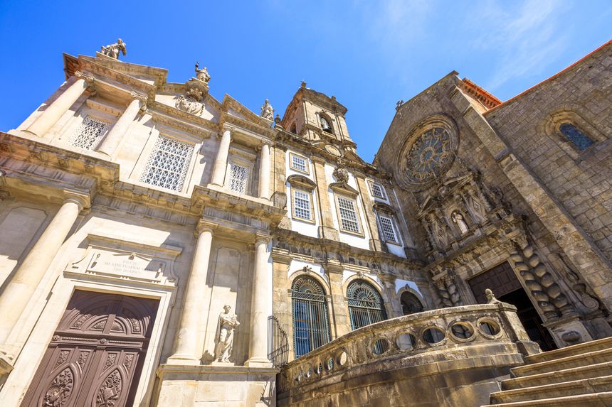 Descubre la majestuosa Iglesia de San Francisco en Oporto