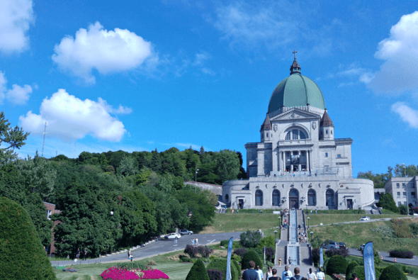 Descubre la majestuosa Iglesia de San José en Montreal, Canadá
