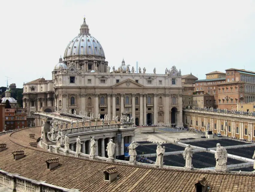 Descubre la majestuosidad de la Basílica Antigua en Roma: Un viaje al corazón de la fe