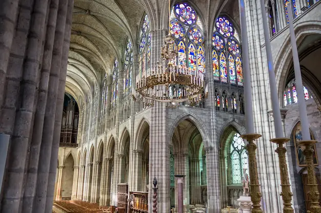 Descubre la majestuosidad de la Basílica de la Abadía de Saint Denis