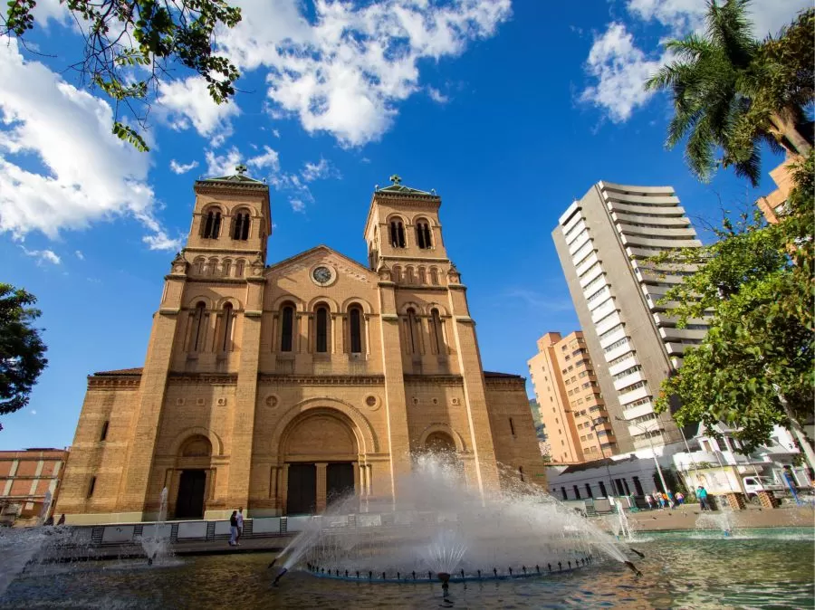 Descubre la majestuosidad de la Catedral Basílica Metropolitana de Medellín