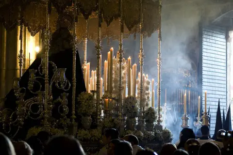 Descubre las emocionantes procesiones de Sevilla en septiembre