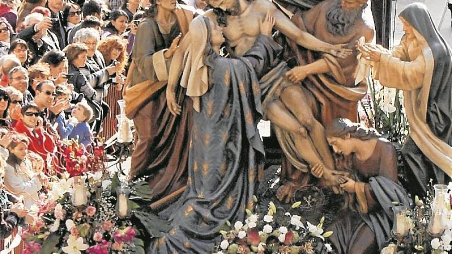 Descubre las impactantes procesiones de Vitoria: Tradición y devoción en un desfile religioso único