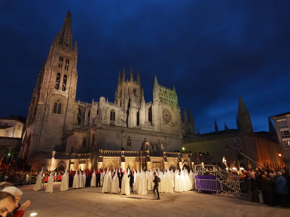 Descubre las impresionantes procesiones de Semana Santa en Burgos