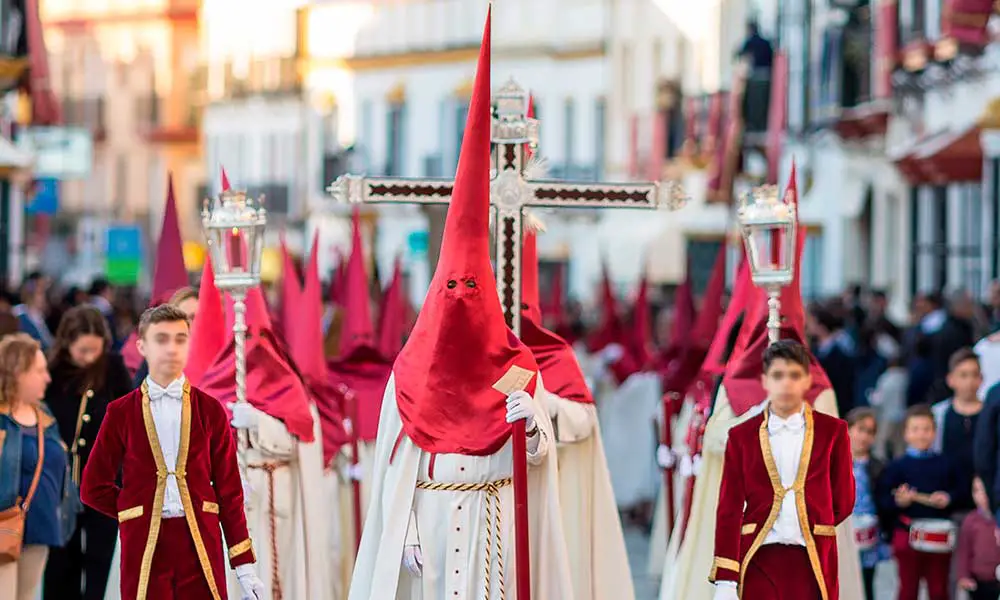Descubre las procesiones cercanas a ti: Una experiencia de fe y tradición