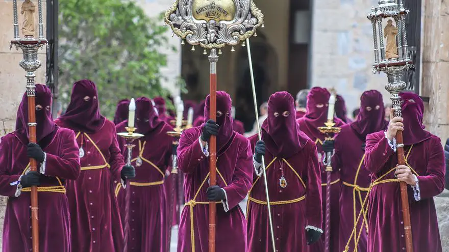 Descubre las procesiones más impresionantes de Alicante
