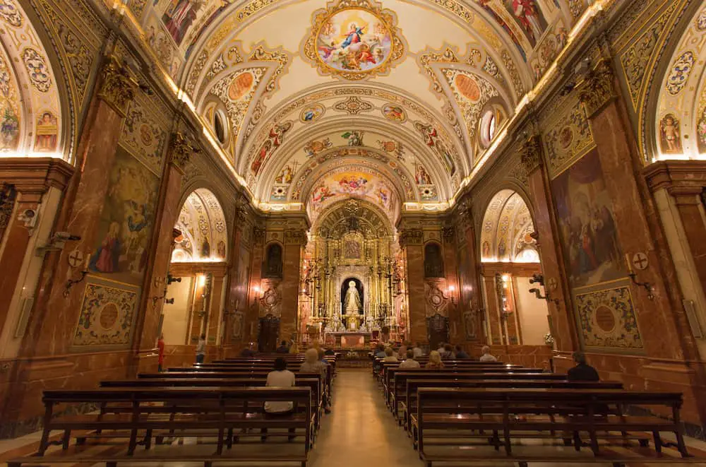 Descubre todo sobre la Basílica de la Macarena: Información imprescindible