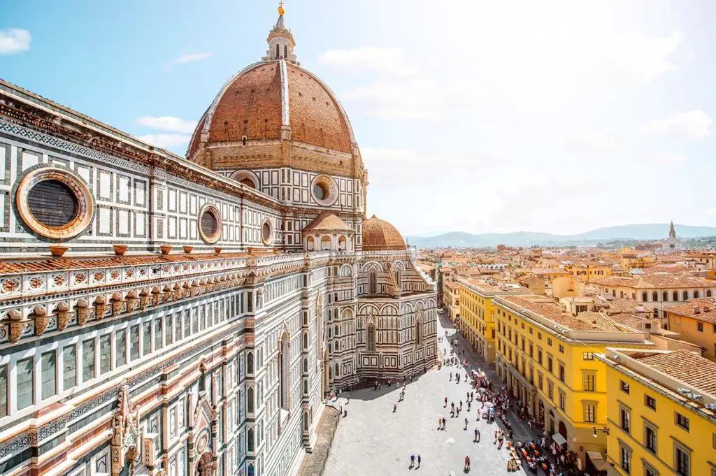 Explorando la majestuosa Basílica de Santa Croce: Una joya del arte sacro