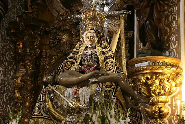 La devoción a la Virgen de la Angustia en Granada: Historia y significado