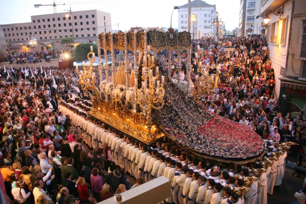 La Virgen de la Paloma: La Devoción en Málaga
