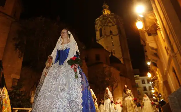 La Virgen de los Desamparados y su papel en las Fallas: Tradición y devoción en Valencia