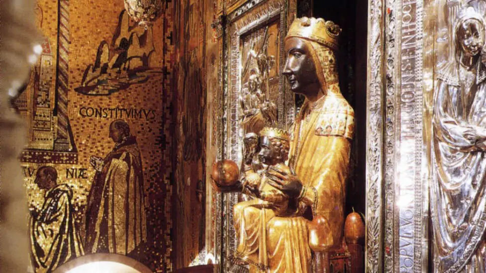 La Virgen de Montserrat: Patrona de Cataluña y Reina de los Corazones