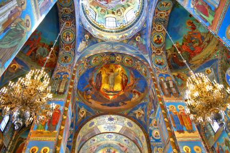 Visitando la majestuosa Iglesia de la Trinidad en San Petersburgo