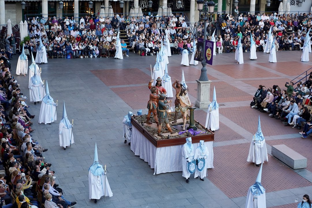 Vive la emoción de las procesiones del Sábado Santo en León