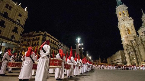 Vive la emoción de las procesiones en Calatayud: ¡Descubre su significado y tradición!