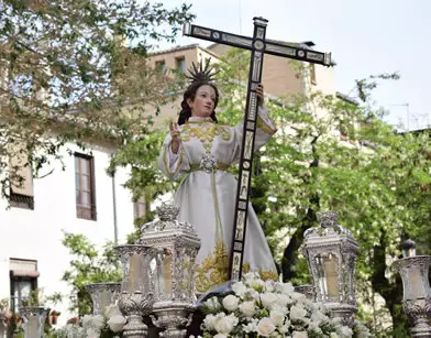 Vive la emoción de las procesiones en Domingo de Resurrección en Granada
